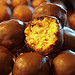 Halloween à la mode: Cake Pops mit rockigem Orangenkuchen im Wiener Schokoladen-Mantel
